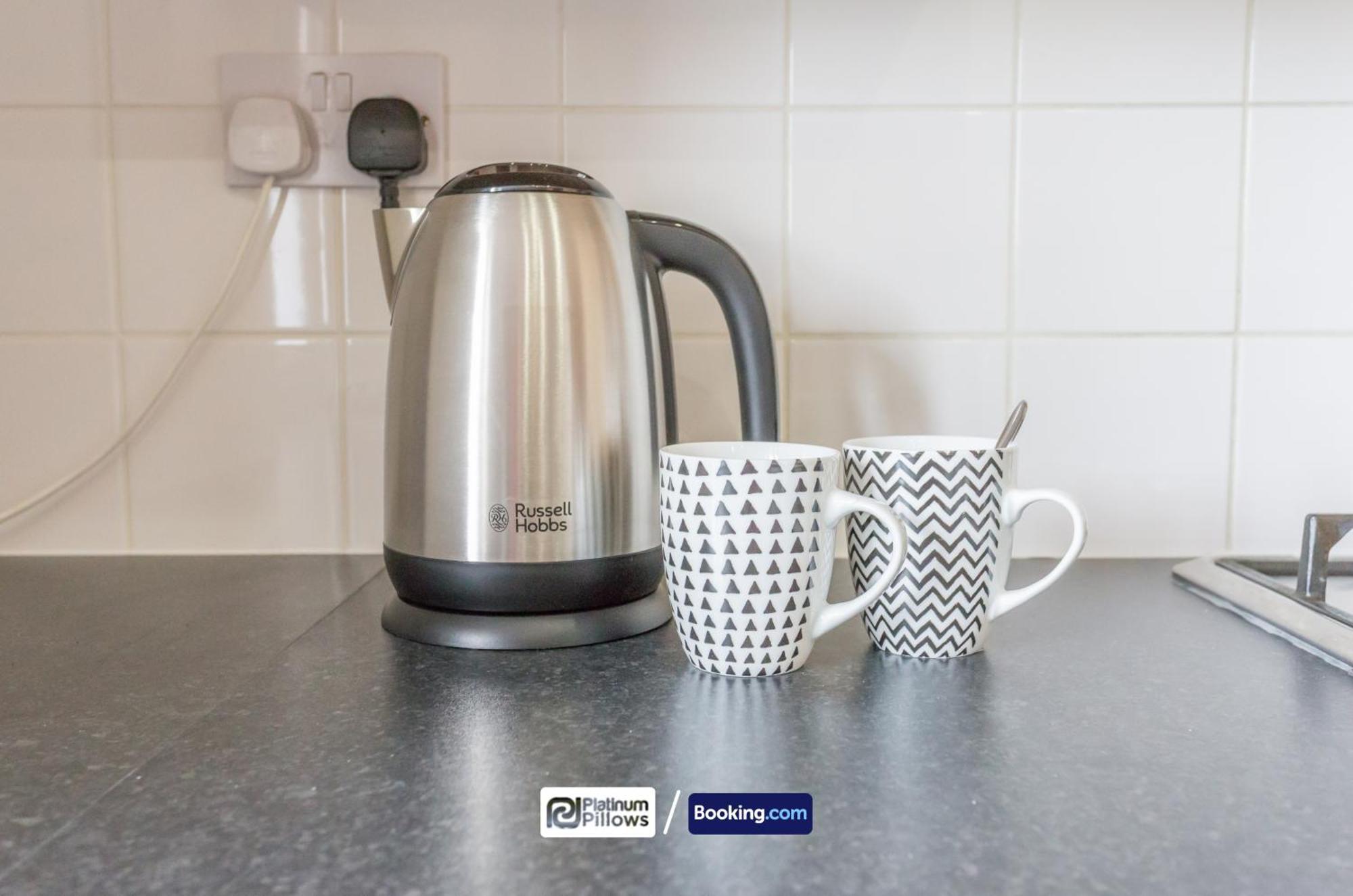 Modern Oxford 2 Bedroom Apartments, Near John Radcliffe Hospital, Families & Contractor Accommodation Apartment *