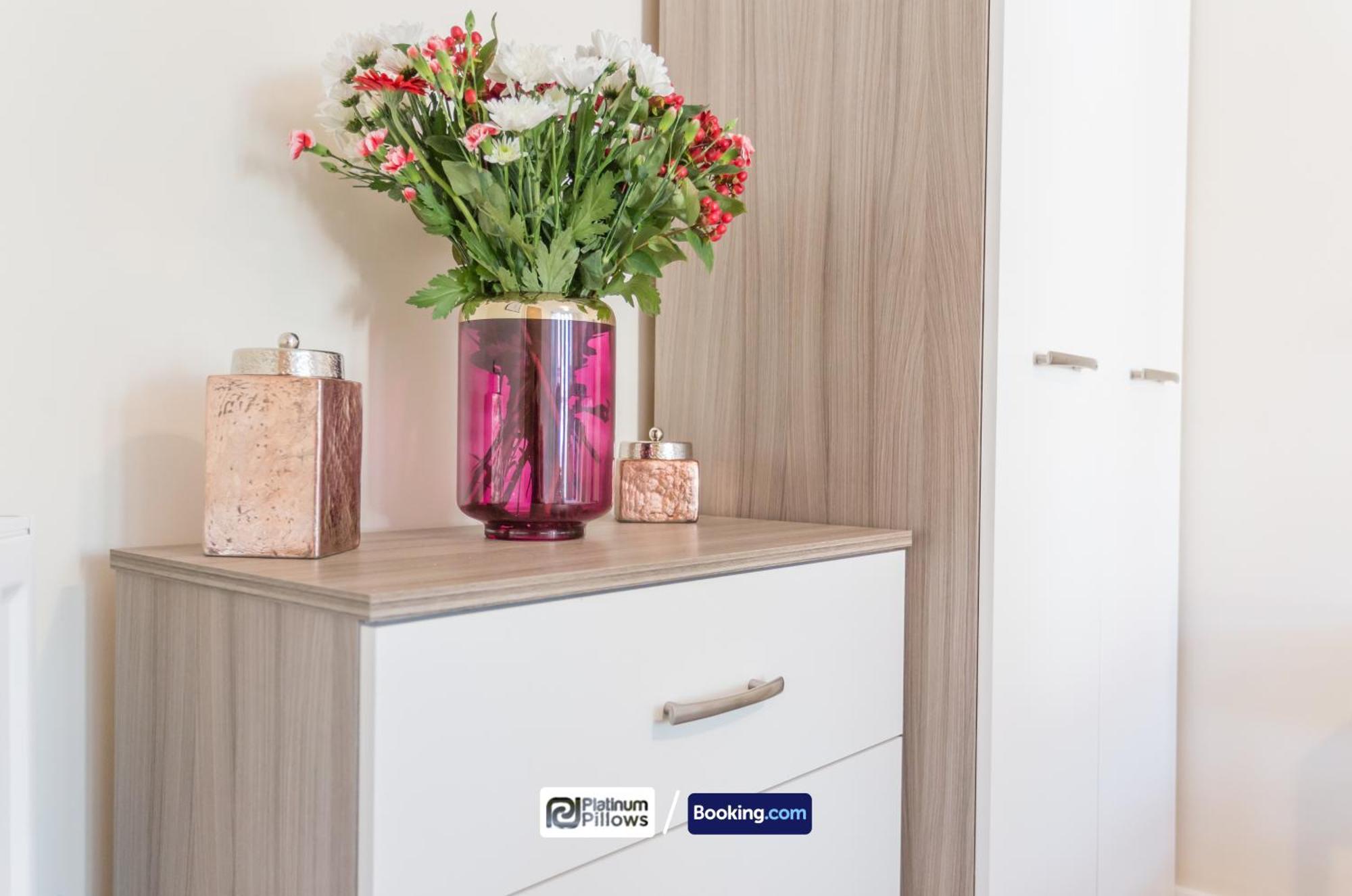Apartment Modern Oxford 2 Bedroom Apartments, Near John Radcliffe Hospital, Families & Contractor Accommodation *