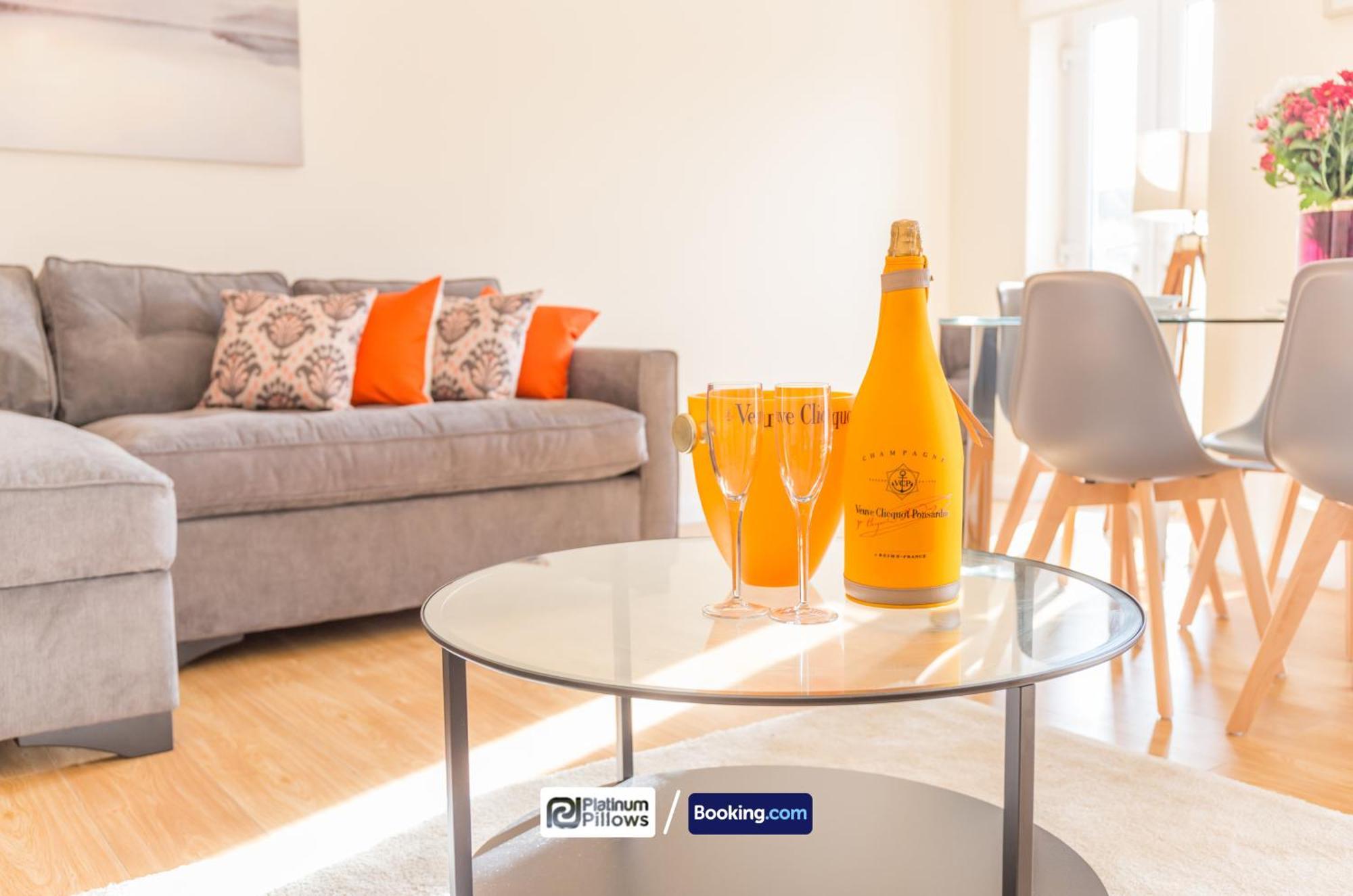 Modern Oxford 2 Bedroom Apartments, Near John Radcliffe Hospital, Families & Contractor Accommodation Oxford