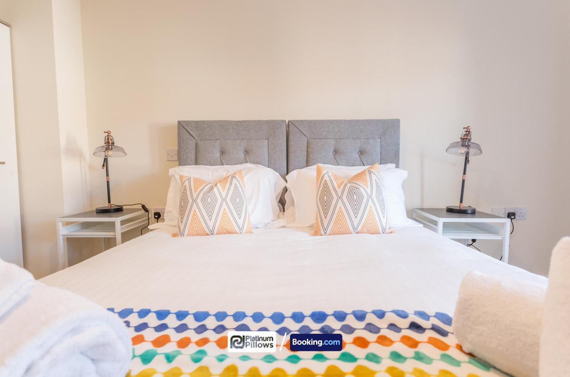 Modern Oxford 2 Bedroom Apartments, Near John Radcliffe Hospital, Families & Contractor Accommodation Apartment