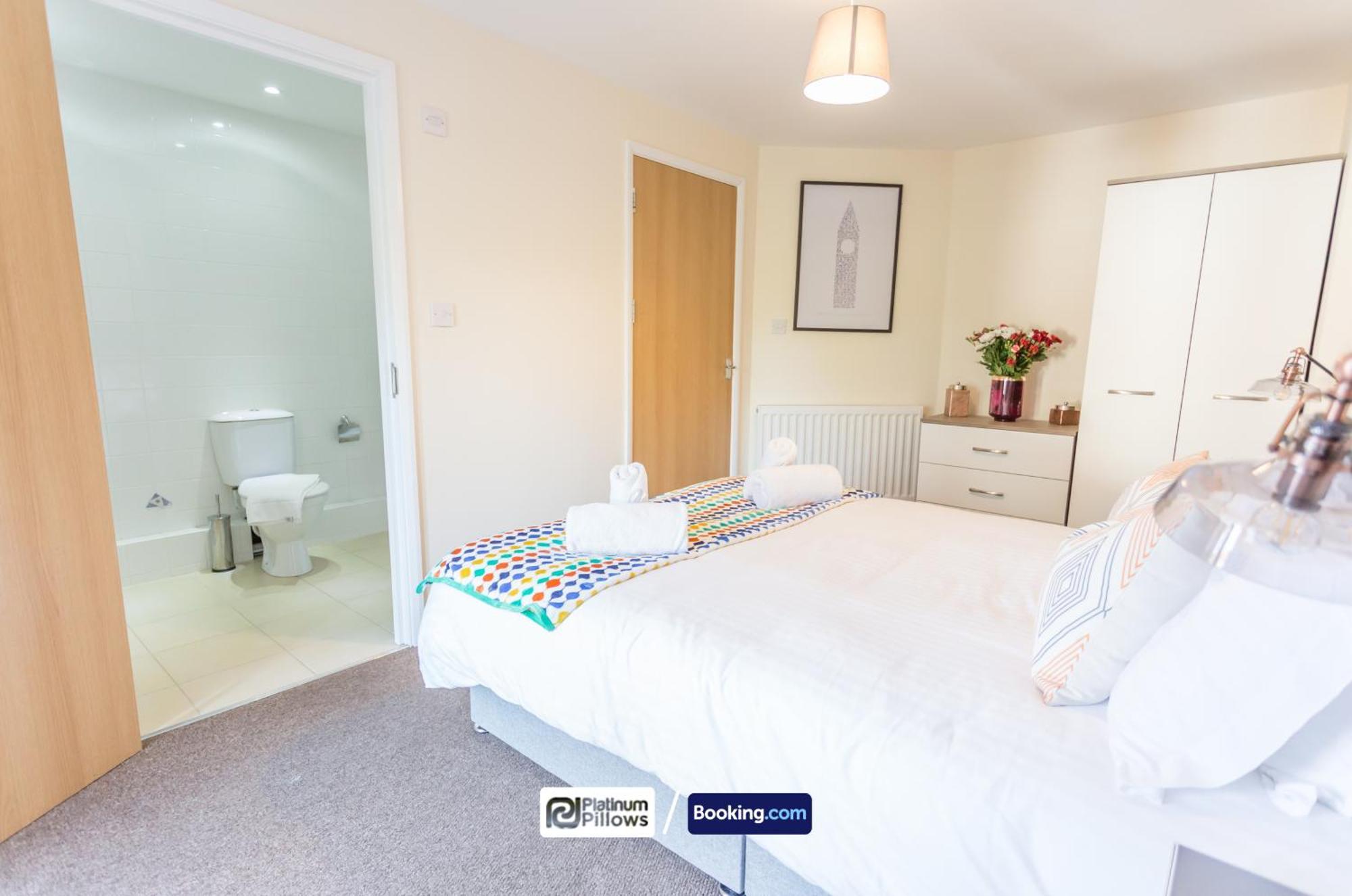 Modern Oxford 2 Bedroom Apartments, Near John Radcliffe Hospital, Families & Contractor Accommodation Apartment *