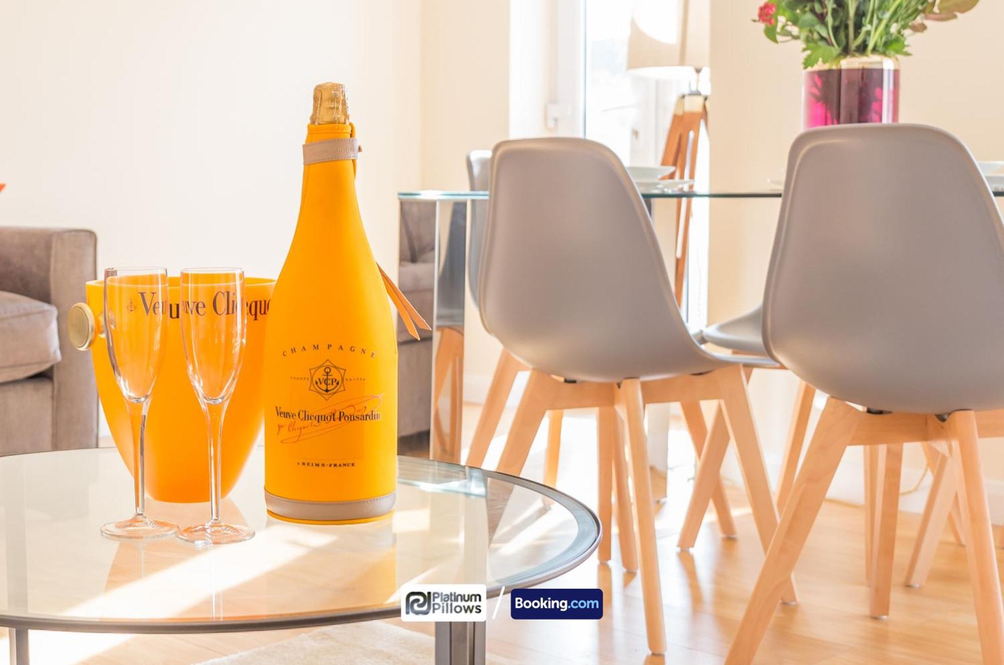 Modern Oxford 2 Bedroom Apartments, Near John Radcliffe Hospital, Families & Contractor Accommodation Apartment *