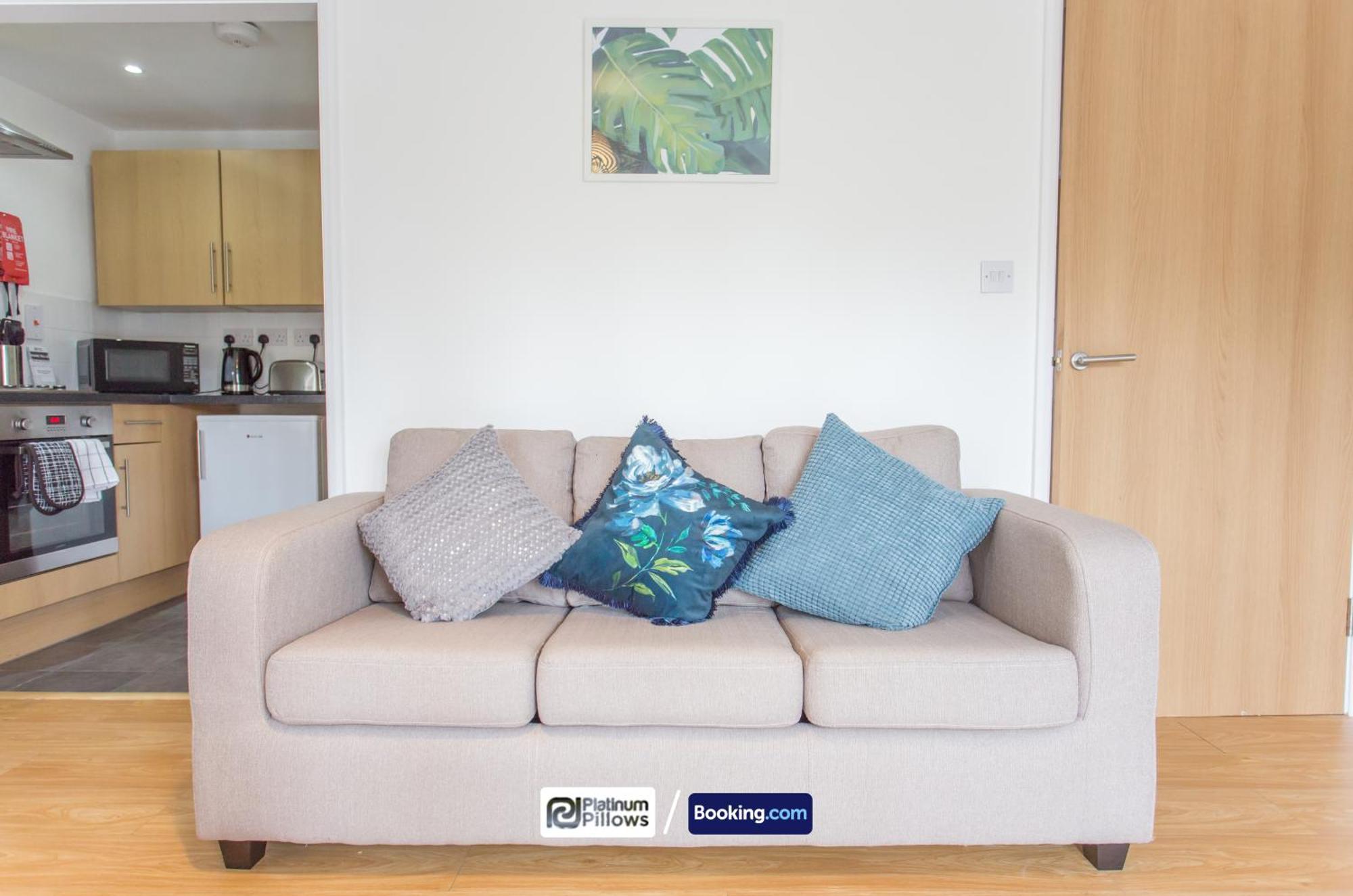 Modern Oxford 2 Bedroom Apartments, Near John Radcliffe Hospital, Families & Contractor Accommodation Apartment