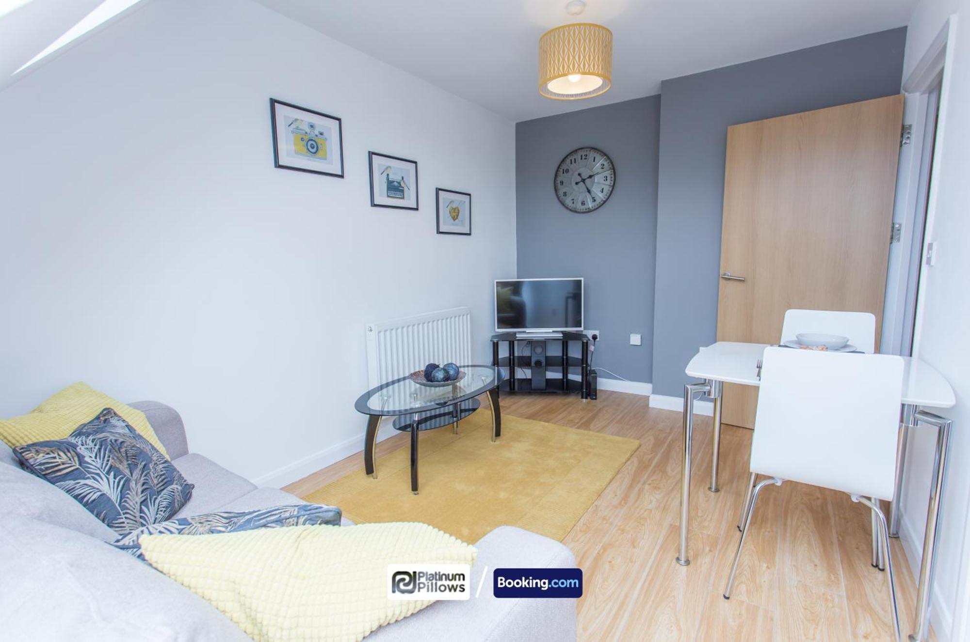 Modern Oxford 2 Bedroom Apartments, Near John Radcliffe Hospital, Families & Contractor Accommodation Apartment *