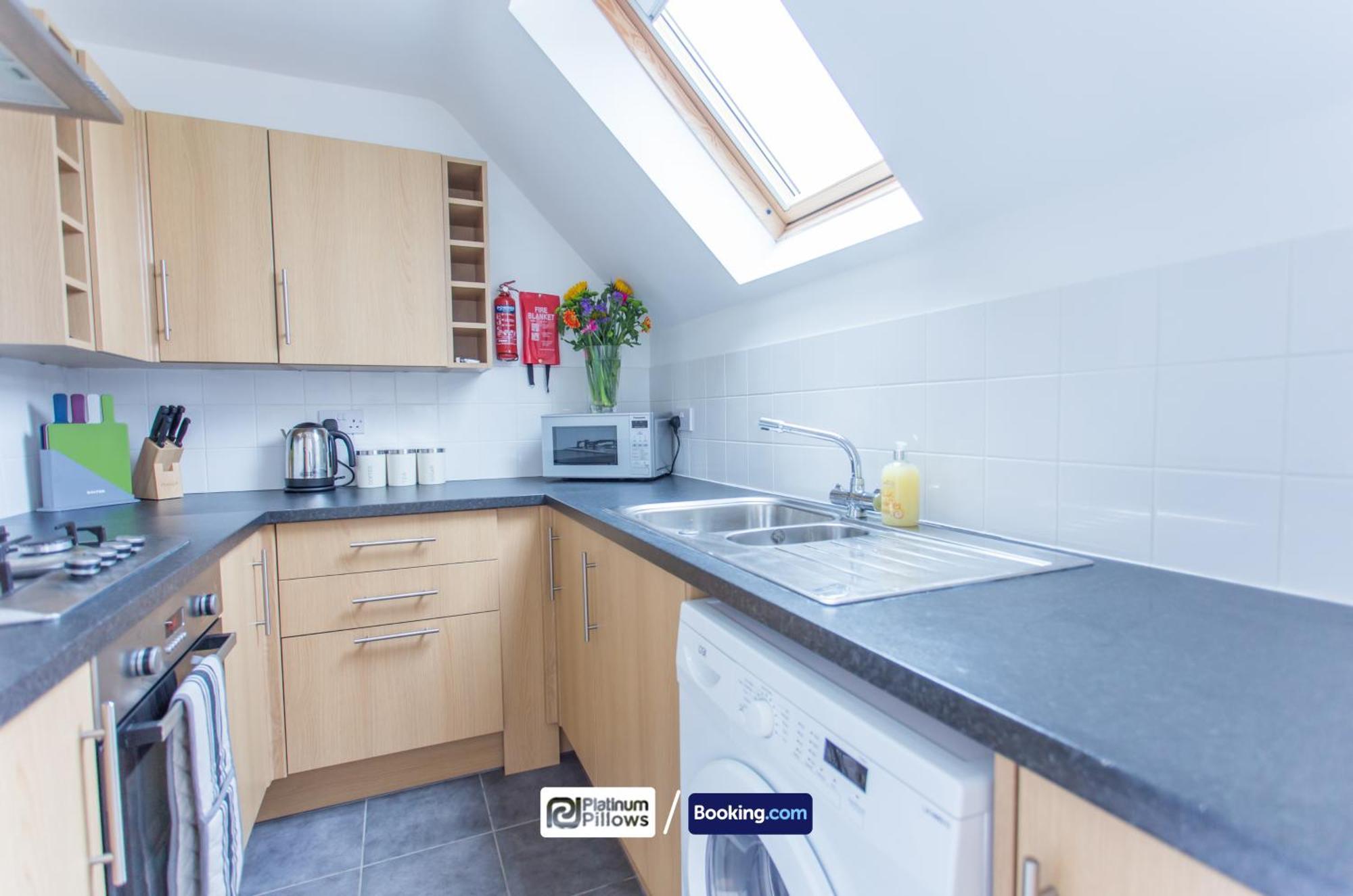 Apartment Modern Oxford 2 Bedroom Apartments, Near John Radcliffe Hospital, Families & Contractor Accommodation *